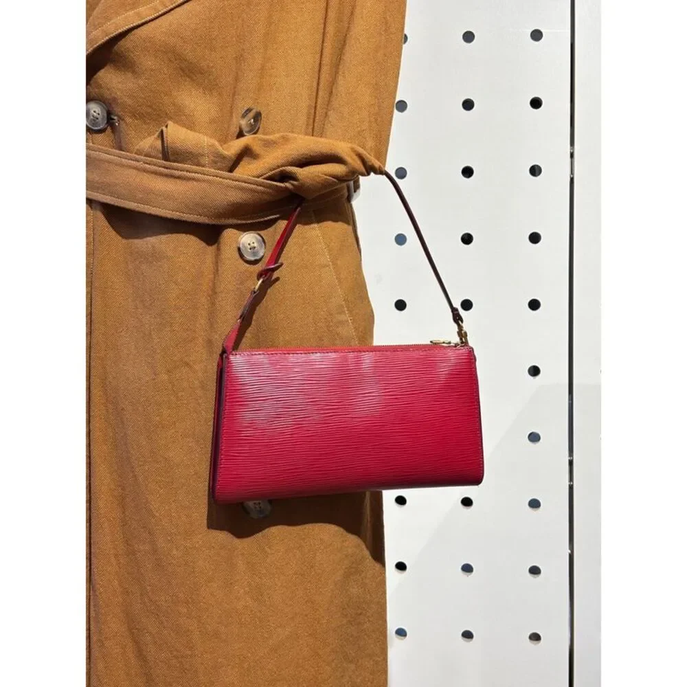 Louis Vuitton Women Pre-Loved Bag Very Good Condition